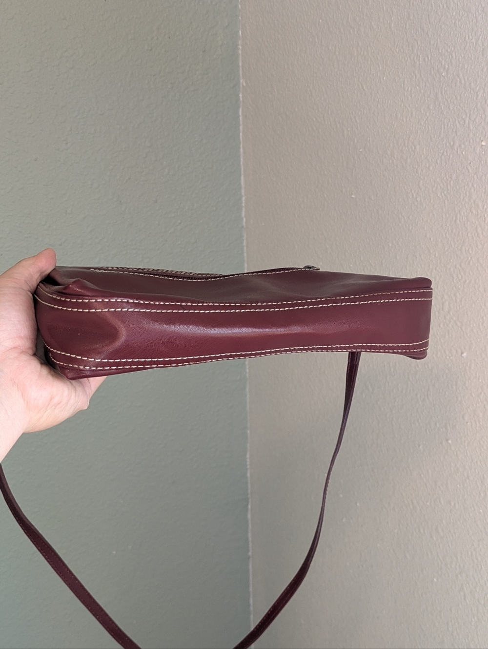 Vintage Guess Maroon Shoulder Bag - Picture 5 of 5